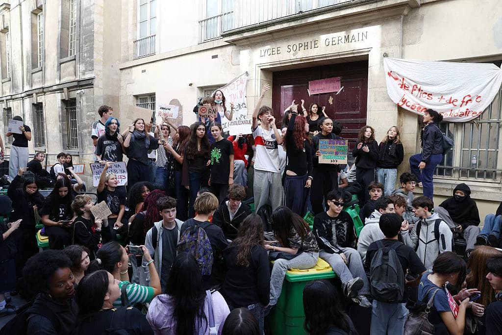 France education protests disrupt 1,800 schools as 6,100 arrested