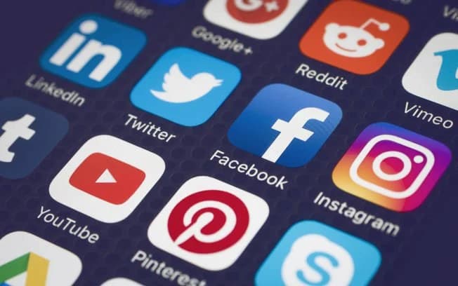 Professionalism in the digital age: Balancing teachers' freedoms and ethical conduct on social media